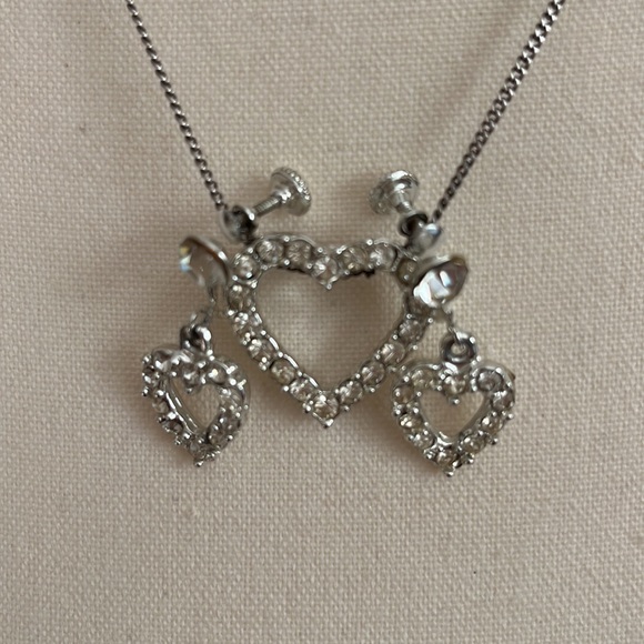 Vintage Jewelry Bundle - 2 pairs screw back earrings & heart necklace - Picture 6 of 11